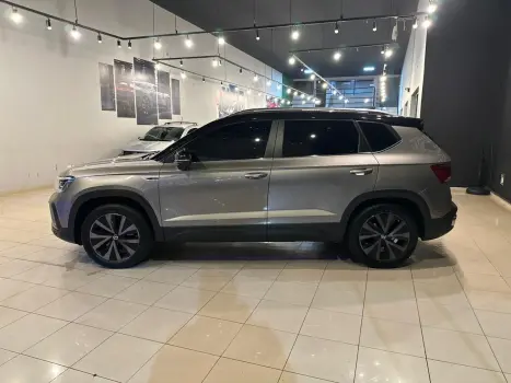 VOLKSWAGEN Taos 1.4 16V 4P FLEX 250 TSI HIGHLINE AUTOM�TICO, Foto 3