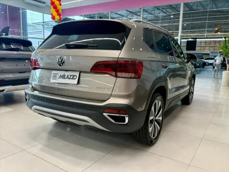 VOLKSWAGEN Taos 1.4 16V 4P FLEX 250 TSI HIGHLINE AUTOM�TICO, Foto 4