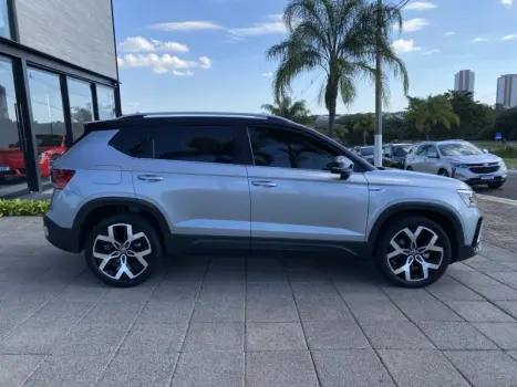 VOLKSWAGEN Taos 1.4 16V 4P FLEX 250 TSI HIGHLINE AUTOM�TICO, Foto 4