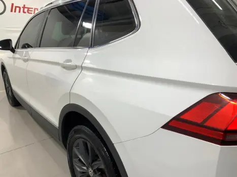 VOLKSWAGEN Tiguan 1.4 250 TSI TOTAL FLEX ALLSPACE COMFORTLINE TURBO AUTOM�TICO TIPTRONIC, Foto 14