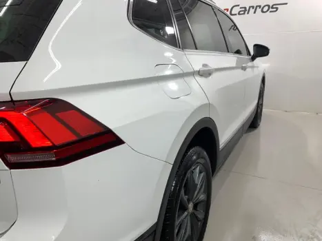 VOLKSWAGEN Tiguan 1.4 250 TSI TOTAL FLEX ALLSPACE COMFORTLINE TURBO AUTOM�TICO TIPTRONIC, Foto 15