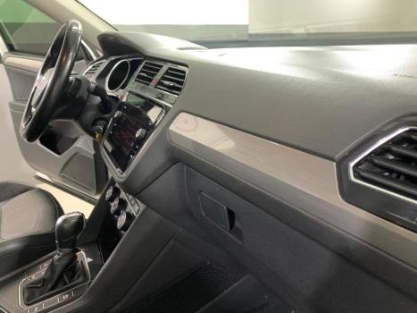 VOLKSWAGEN Tiguan 1.4 250 TSI TOTAL FLEX ALLSPACE COMFORTLINE TURBO AUTOM�TICO TIPTRONIC, Foto 18