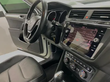 VOLKSWAGEN Tiguan 1.4 250 TSI TOTAL FLEX ALLSPACE COMFORTLINE TURBO AUTOM�TICO TIPTRONIC, Foto 20