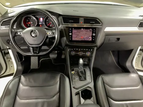 VOLKSWAGEN Tiguan 1.4 250 TSI TOTAL FLEX ALLSPACE COMFORTLINE TURBO AUTOM�TICO TIPTRONIC, Foto 27