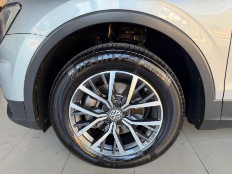 VOLKSWAGEN Tiguan 1.4 250 TSI TOTAL FLEX ALLSPACE TURBO AUTOM�TICO TIPTRONIC, Foto 10