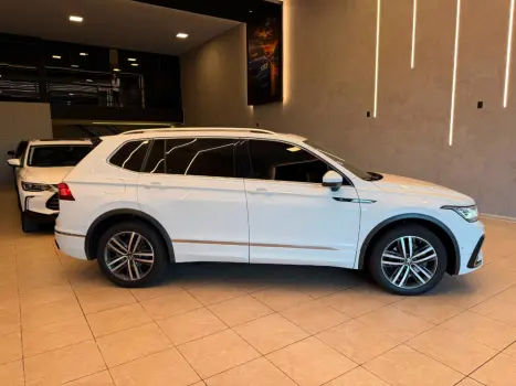 VOLKSWAGEN Tiguan 2.0 16V 4P TSI 300 TURBO R-LINE AUTOM�TICO, Foto 3