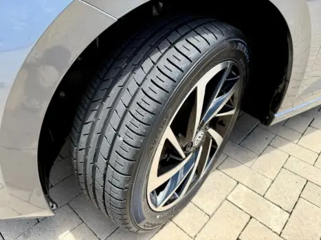 VOLKSWAGEN Virtus 1.0 4P 200 TSI FLEX HIGHLINE AUTOM�TICO, Foto 22