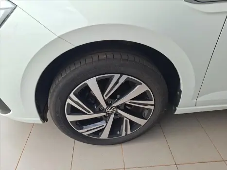 VOLKSWAGEN Virtus 1.0 4P 200 TSI FLEX HIGHLINE AUTOM�TICO, Foto 14