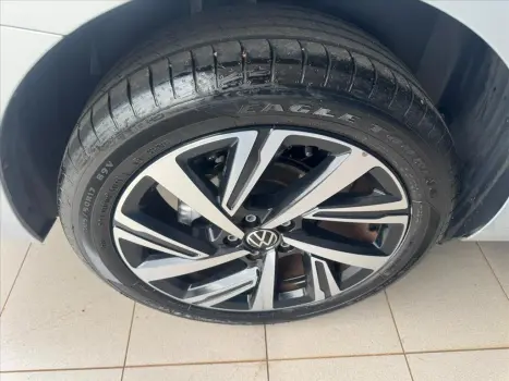 VOLKSWAGEN Virtus 1.0 4P 200 TSI FLEX HIGHLINE AUTOM�TICO, Foto 14