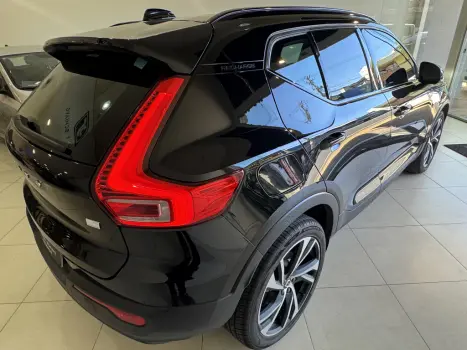 VOLVO XC40 1.5 16V 4P T5 RECHARGE HÍBRIDO R-DESIGN GEARTRONIC AUTOMÁTICO, Foto 9 VOLVO XC40 1.5 16V 4P T5 RECHARGE HÍBRIDO R-DESIGN GEARTRONIC AUTOMÁTICO, Foto 9