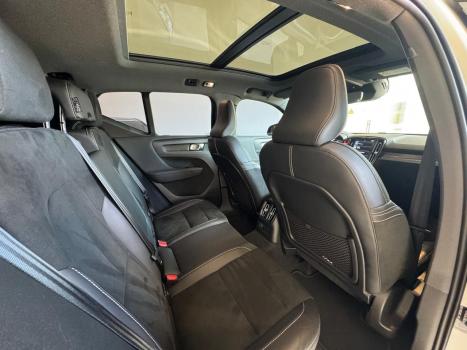 VOLVO XC40 1.5 16V 4P T5 RECHARGE HBRIDO R-DESIGN GEARTRONIC AUTOMTICO, Foto 12