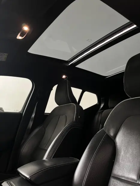 VOLVO XC40 2.0 16V 4P T5 TURBO R-DESIGN AWD GEARTRONIC AUTOM�TICO, Foto 3