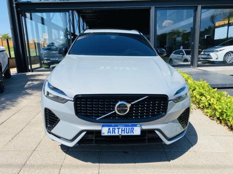 VOLVO XC60 2.0 16V 4P T8 RECHARGE H�BRIDO ULTIMATE DARK AWD TURBO GEARTRONIC AUTOM�TICO, Foto 2