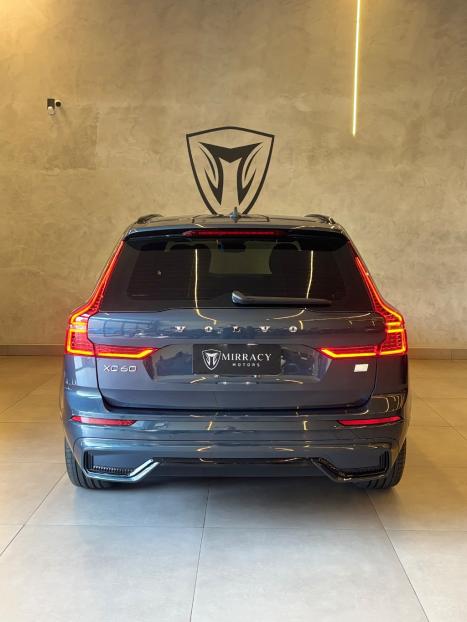 VOLVO XC60 2.0 16V 4P T8 RECHARGE H�BRIDO ULTIMATE DARK AWD TURBO GEARTRONIC AUTOM�TICO, Foto 4