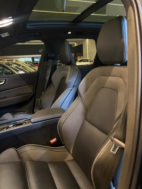 VOLVO XC60 2.0 16V 4P T8 RECHARGE H�BRIDO ULTIMATE DARK AWD TURBO GEARTRONIC AUTOM�TICO, Foto 6