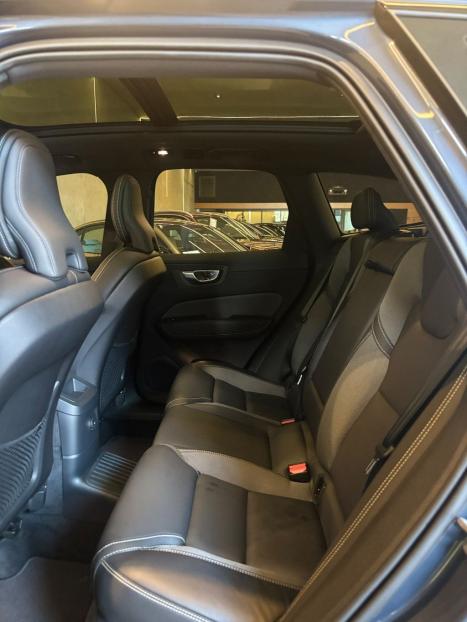 VOLVO XC60 2.0 16V 4P T8 RECHARGE H�BRIDO ULTIMATE DARK AWD TURBO GEARTRONIC AUTOM�TICO, Foto 7