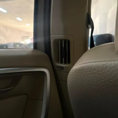 VOLVO XC60 2.0 4P T5 MOMENTUM TURBO AUTOM�TICO, Foto 8