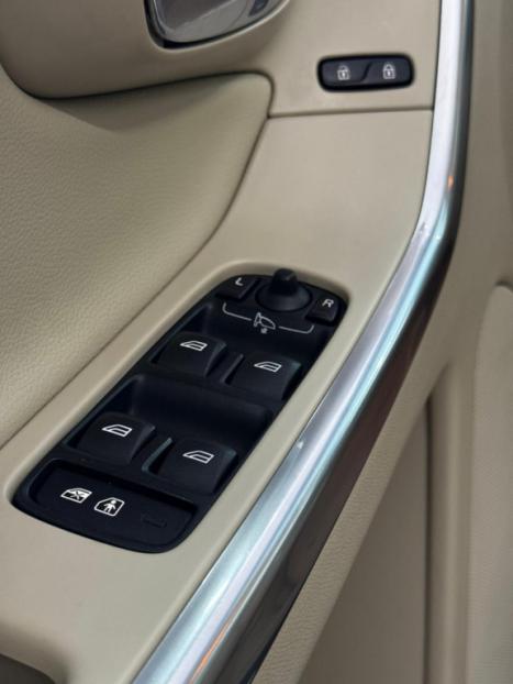 VOLVO XC60 2.4 4P AWD MOMENTUM DIESEL AUTOM�TICO, Foto 7