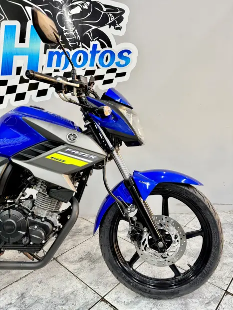 YAMAHA Fazer YS 150 SED, Foto 2