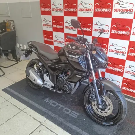 YAMAHA FZ 15 Fazer ABS, Foto 4