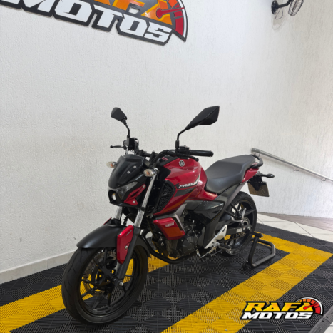 YAMAHA FZ 15 Fazer ABS, Foto 3