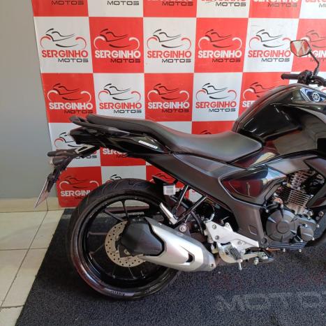 YAMAHA FZ 15 Fazer ABS, Foto 1