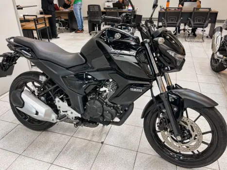 YAMAHA FZ 15 Fazer ABS, Foto 3