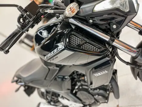 YAMAHA FZ 15 Fazer ABS, Foto 6