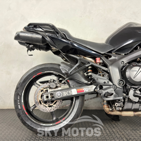 YAMAHA FZ6 Fazer 600 N, Foto 2
