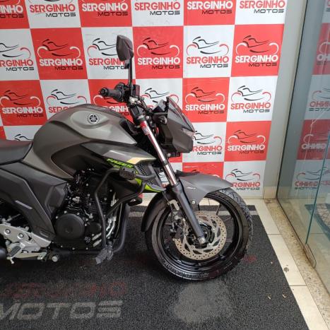 YAMAHA FZ6 Fazer 600 S, Foto 2