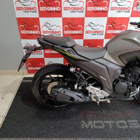 YAMAHA FZ6 Fazer 600 S, Foto 3