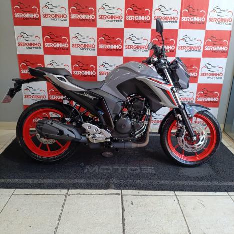 YAMAHA FZ6 Fazer 600 S, Foto 1