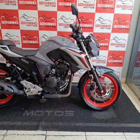 YAMAHA FZ6 Fazer 600 S, Foto 2