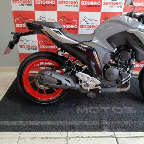 YAMAHA FZ6 Fazer 600 S, Foto 4