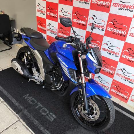 YAMAHA FZ6 Fazer 600 S, Foto 2