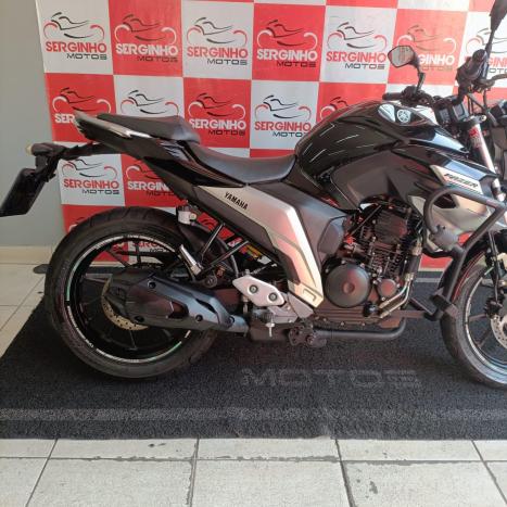 YAMAHA FZ6 Fazer 600 S, Foto 2