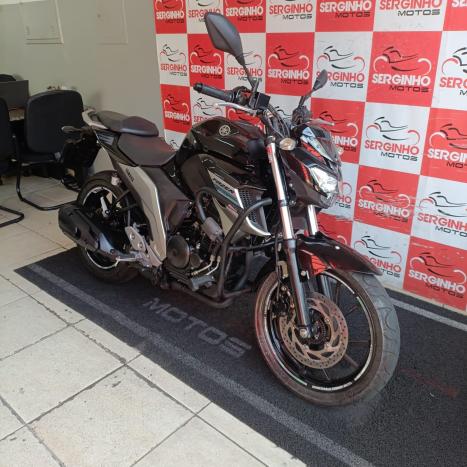 YAMAHA FZ6 Fazer 600 S, Foto 3