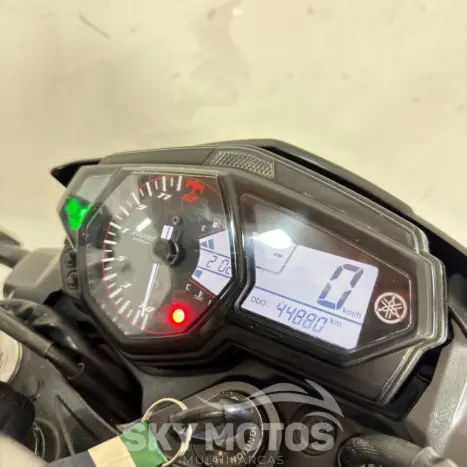 YAMAHA MT-03 300 , Foto 10