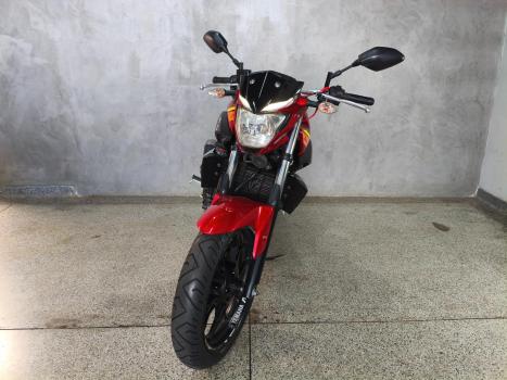 YAMAHA MT-03 300 , Foto 2