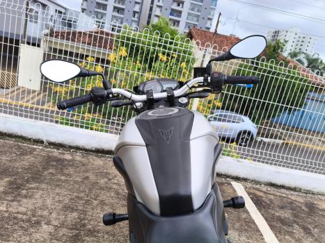 YAMAHA MT-03 300 , Foto 11