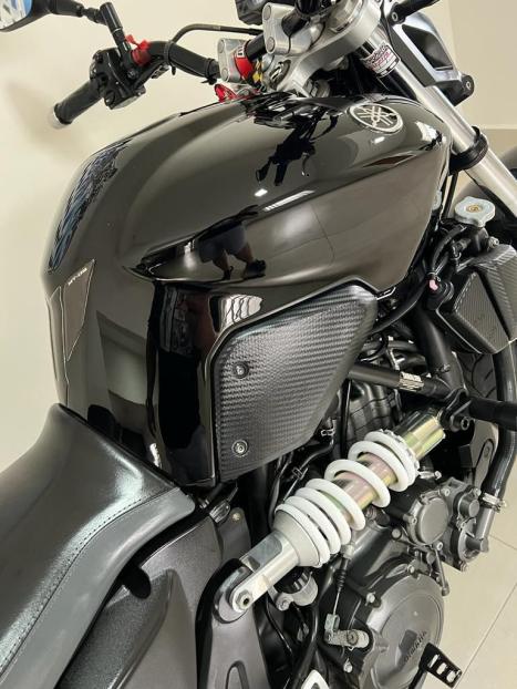 YAMAHA MT-03 300 ABS, Foto 3