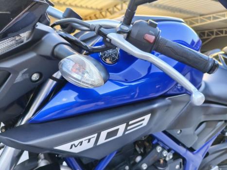YAMAHA MT-03 300 ABS, Foto 2