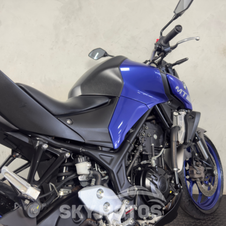 YAMAHA MT-03 300 ABS, Foto 5