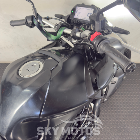 YAMAHA MT-03 300 ABS, Foto 6