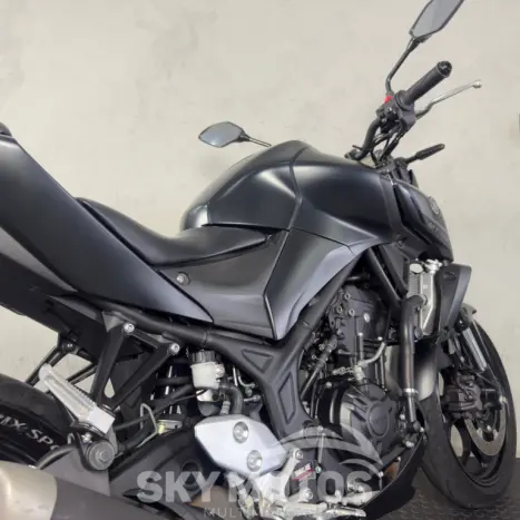 YAMAHA MT-03 300 ABS, Foto 8