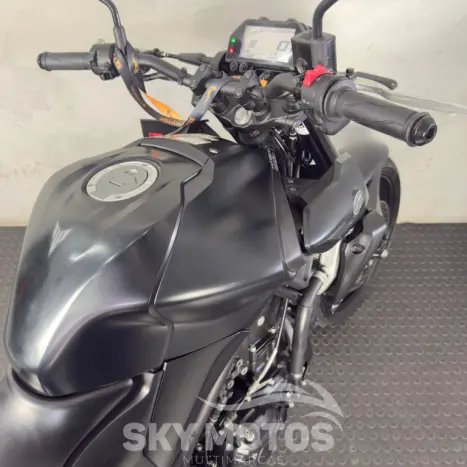 YAMAHA MT-03 300 ABS, Foto 10