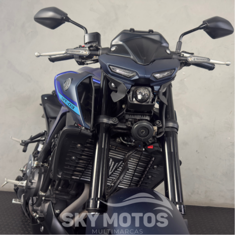 YAMAHA MT-03 300 ABS, Foto 3