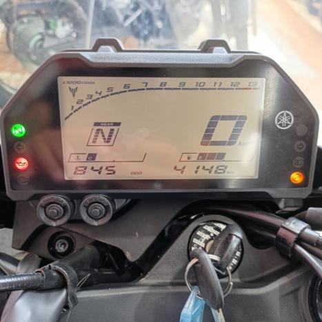YAMAHA MT-03 300 ABS, Foto 6