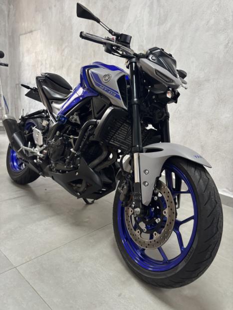 YAMAHA MT-03 300 ABS, Foto 4