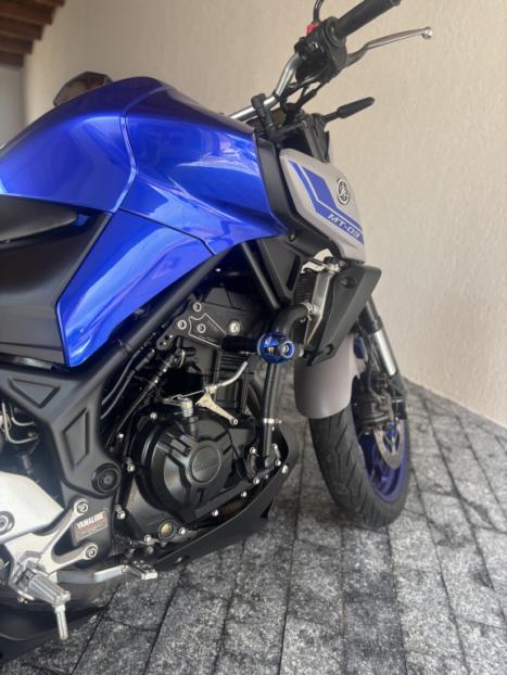 YAMAHA MT-03 300 ABS, Foto 6
